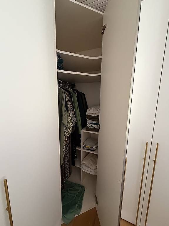 Armoires: Kleiderschrank – D'occasion à Inwil par kel_df7w 1