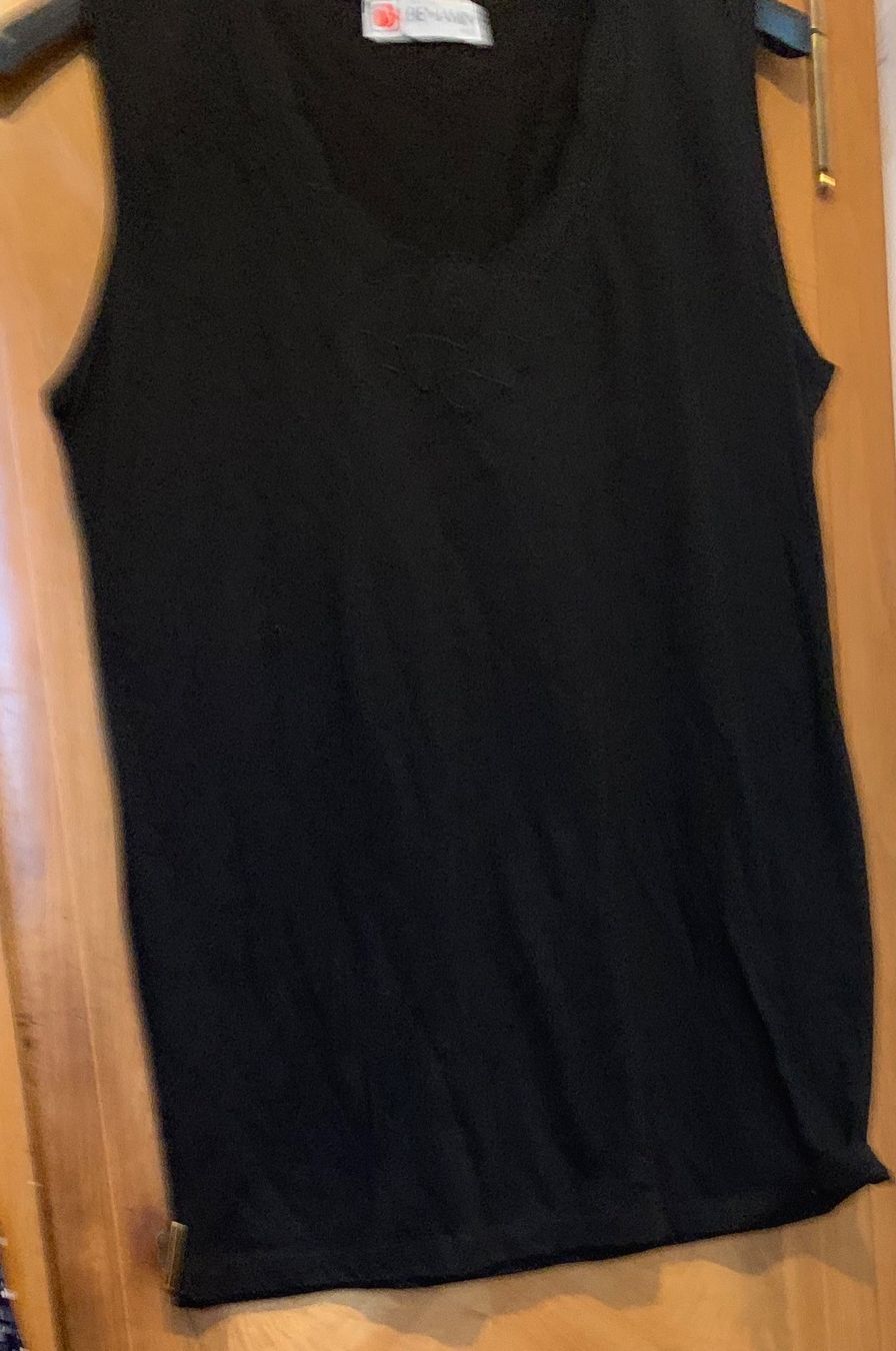 T-Shirts: T - Shirt ohne Arm  Grösse M – Neu und originalverpackt aus Horgen von Horga
