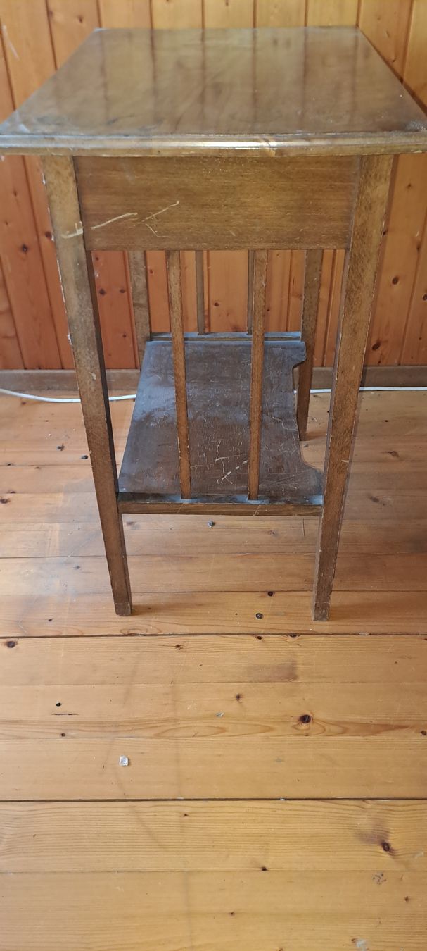 Tables de nuit: Nähtischlein – D'occasion à Gelterfingen par morice06 2