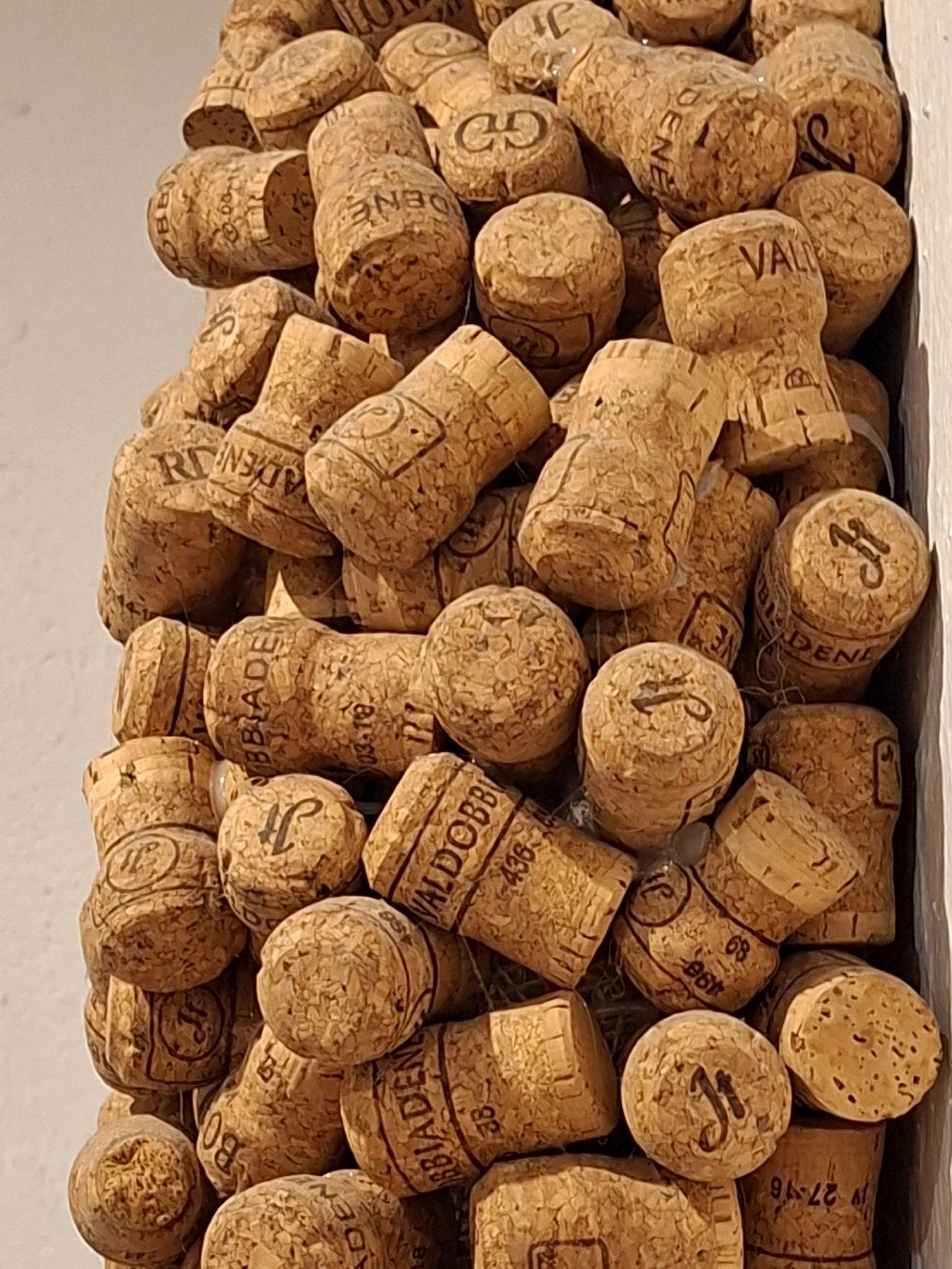 Flaschenöffner & -verschlüsse: Weinkorken Kranz, Tür-oder Tischkranz, Ø60cm – Gebraucht aus Oetwil am See von Barclay64 2