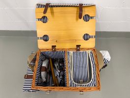 Picknickkorb mit Geschirr und Decke Neu