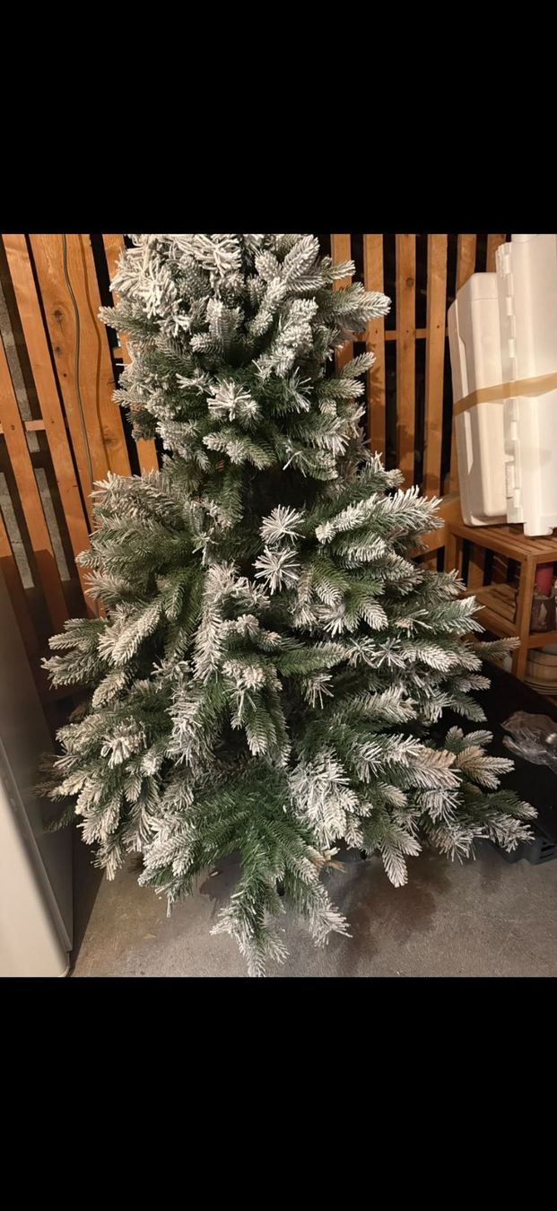 Tutte le decorazioni: Künstlicher Weihnachtsbaum Schneeoptik – Usato da Wädenswil venduto da LauraB7