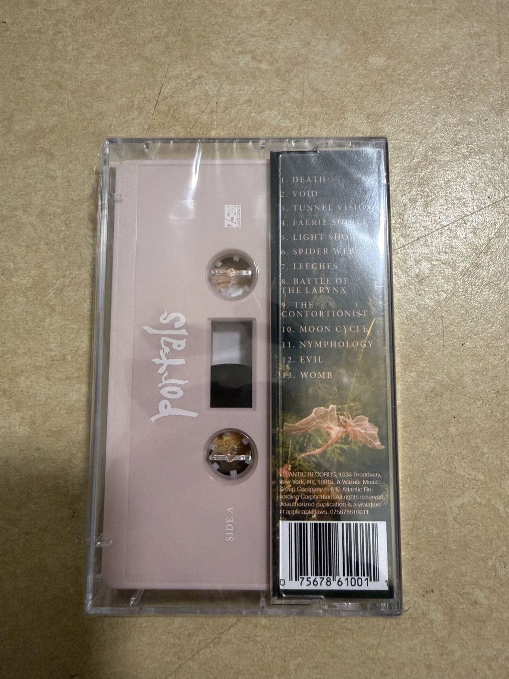 Cassettes audio: Melanie Martinez Portals Light Pink Kassette – Neuf avec emballage d'origine à Zürich par Nexaro 1