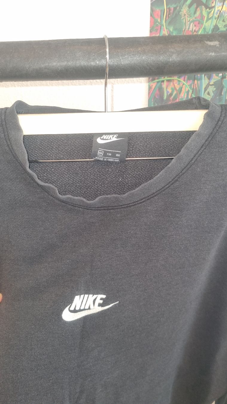 Nike Maglioni & Felpe: Vintage Nike Sweatshirt XXL Black – Usato da Luzern venduto da tar_nw6s 1