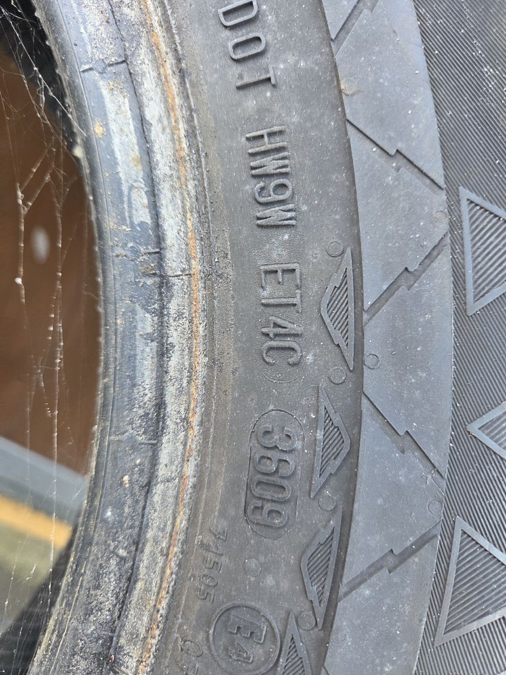 Continental Pneumatici & Ruote complete: 195/70 R15 Continental VancoWinter 2 – Usato da Villmergen venduto da schluessel65 3