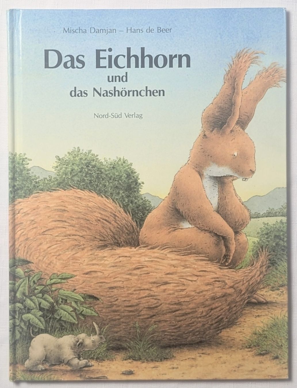 Libri: Das Eichhorn und das Nashörnchen Mischa Damjan Hans de Beer – Nuovo (secondo la descrizione) da Wängi venduto da ABIZONE-86
