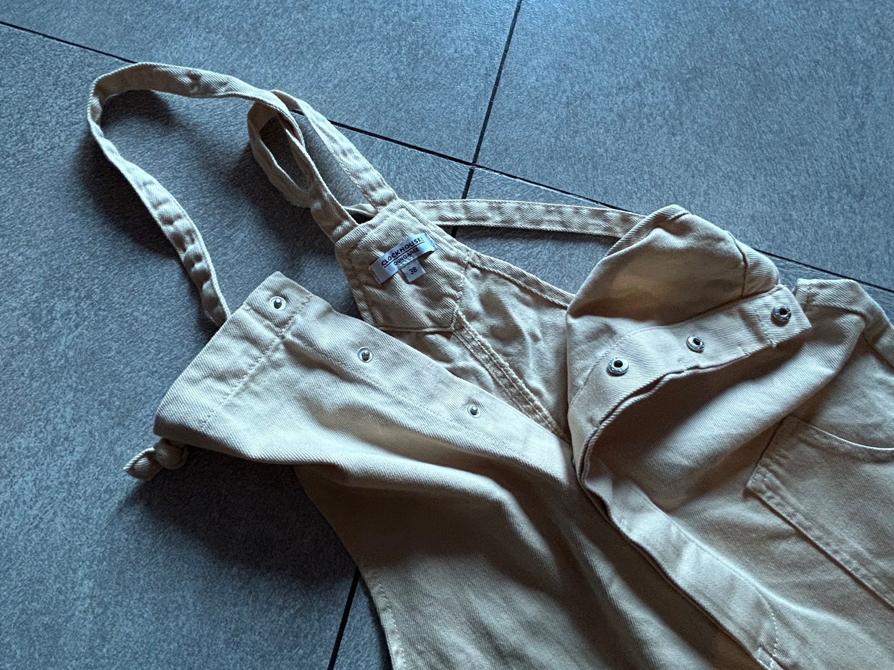 Tute: Latzhose Clockhouse beige Gr.38 – Nuovo (secondo la descrizione) da Arbedo venduto da nadia1973 2