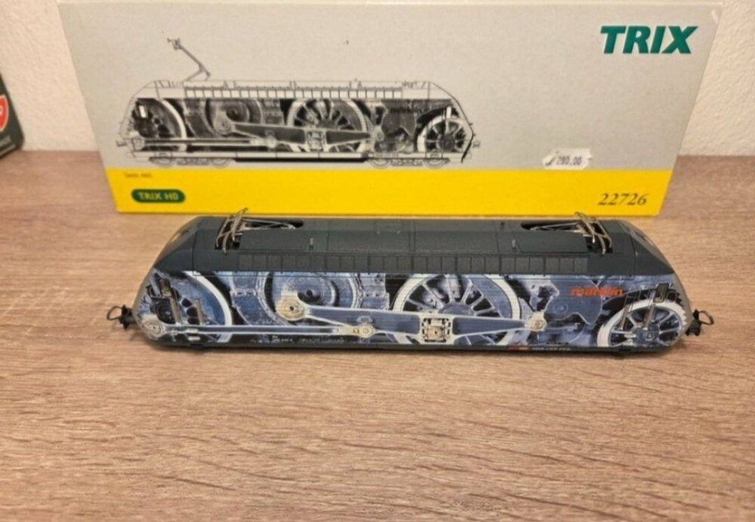 Trix Modellini di ferrovie: Trix 22726 E-Lok Re 460 "Industrie" SBB H0 – Nuovo e nell'imballaggio originale da St-Aubin-Sauges venduto da Lo_Go 4