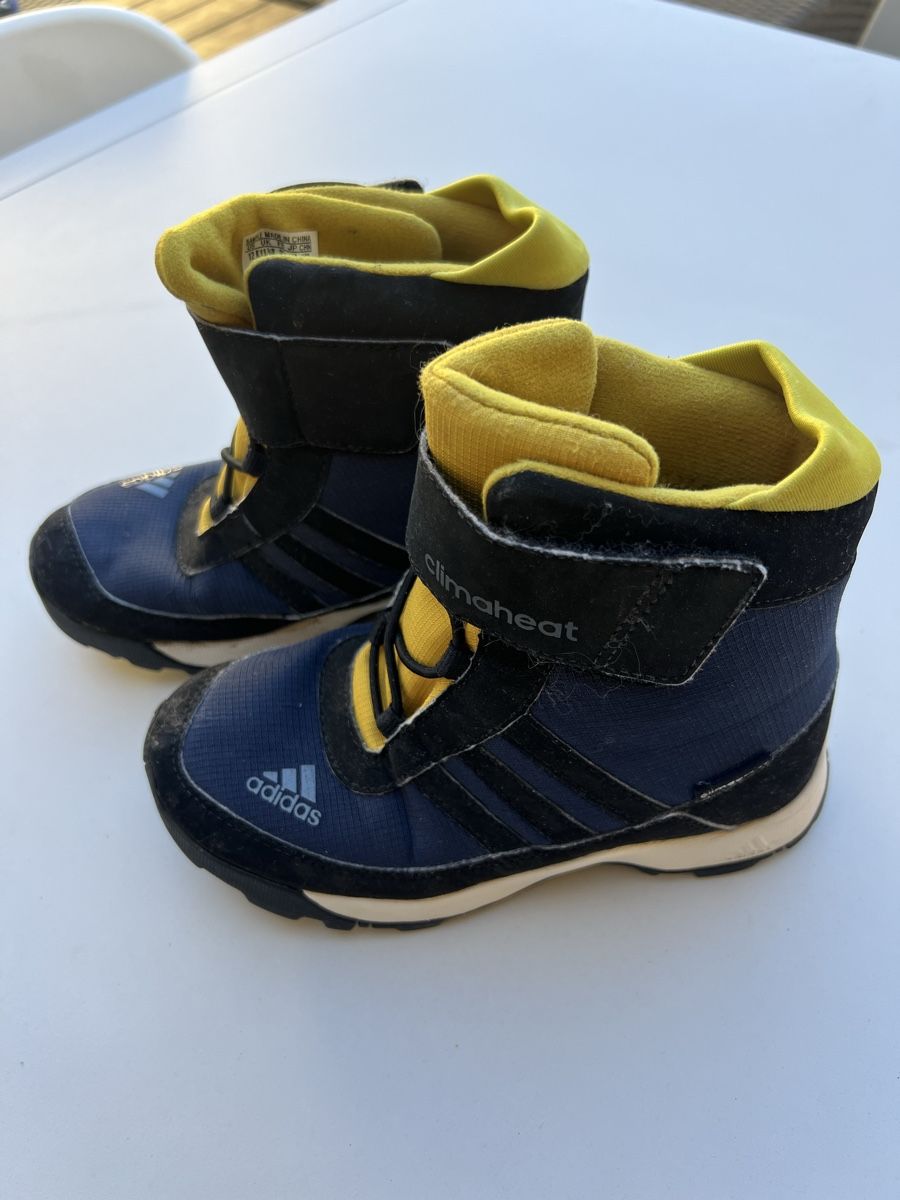 Adidas Scarpe per ragazzi: Adidas Winterstiefel Gr. 30 – Usato da Heiligkreuz (Mels) venduto da fodo
