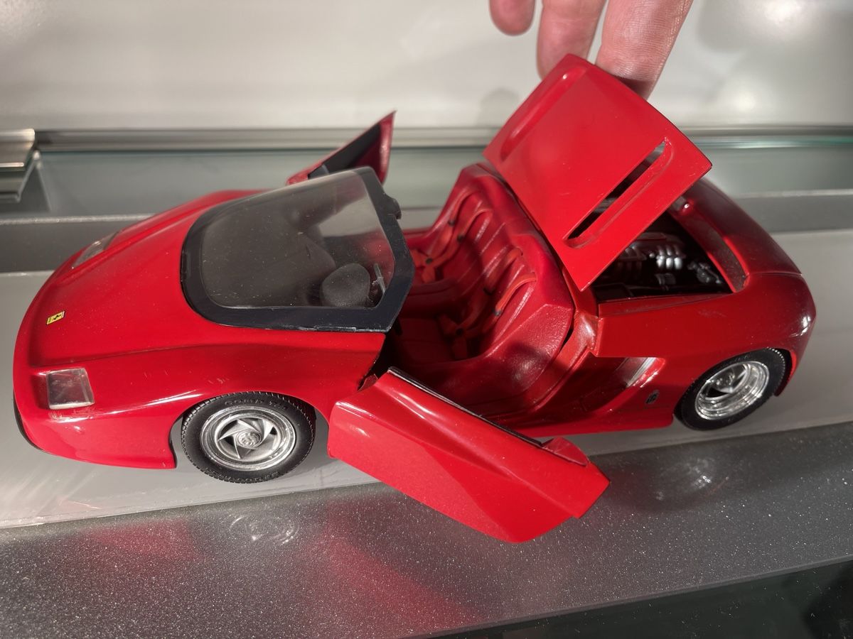 Revell Modellini d'auto: Ferrari Mythos Modellauto 1:18, Revell – Usato da Siebnen venduto da speedy63 3