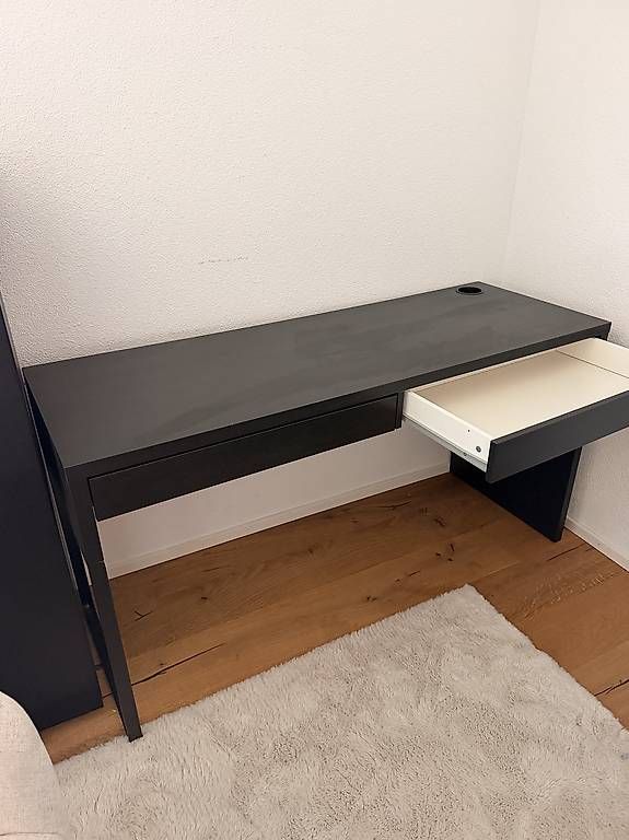Scrivanie: IKEA MICKE Schreibtisch  Schwarzbraun – Usato da Adligenswil venduto da TST04