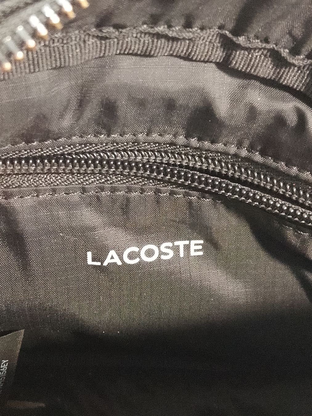 Lacoste Borse: Neuwertige Lacoste umhängetasche – Nuovo (secondo la descrizione) da Biel/Bienne venduto da Vintage-timearts 2