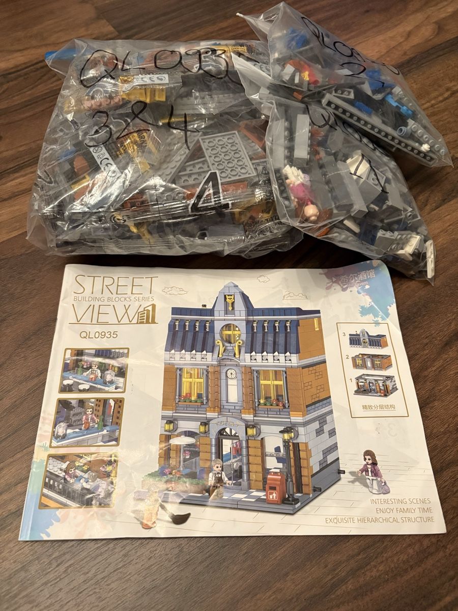 Kit di costruzioni: Lego Modular Building Hill Tavern – Nuovo (secondo la descrizione) da Heimenhausen venduto da ChliineBaeremani