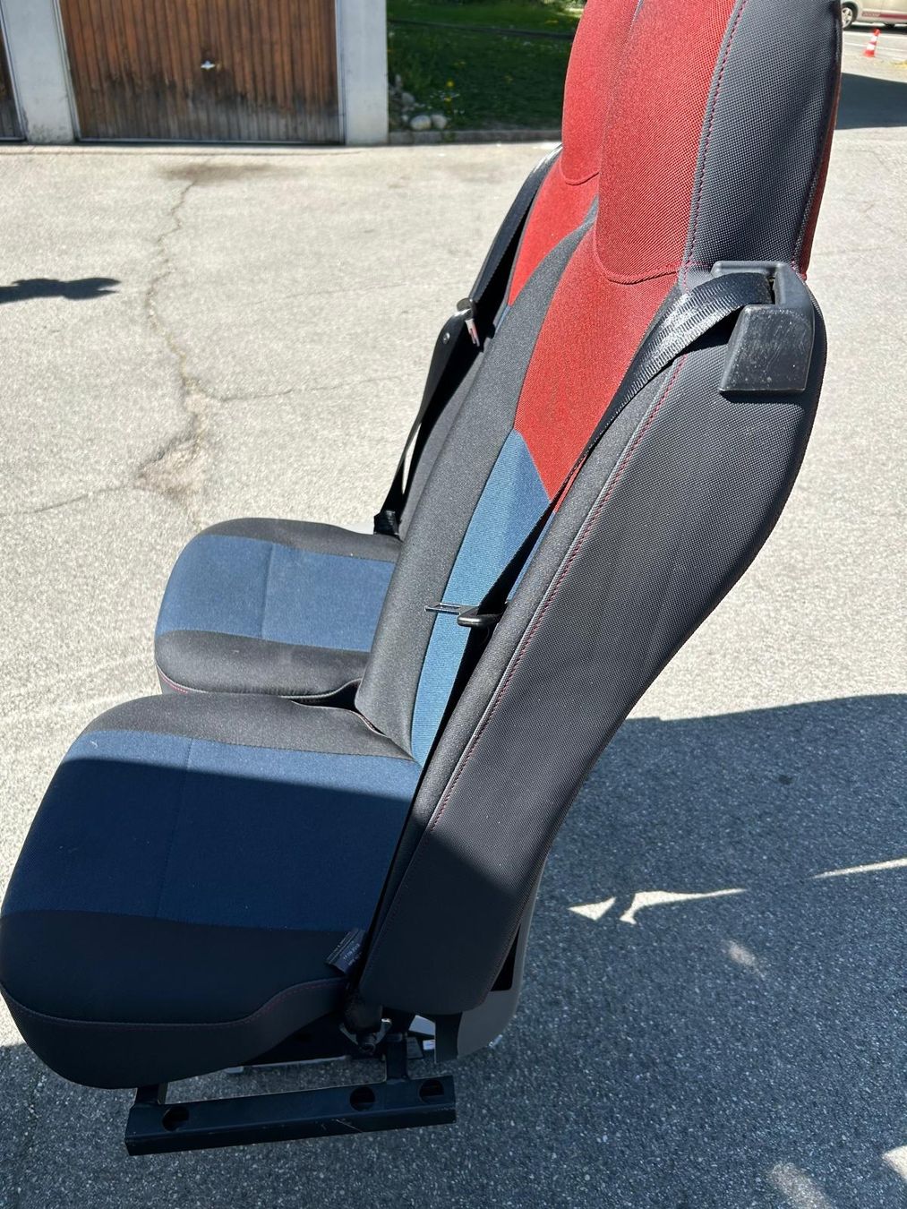 Renault Tutti pezzi di ricambio auto: renault master sitz – Usato da Basel venduto da faz_hdd8 5