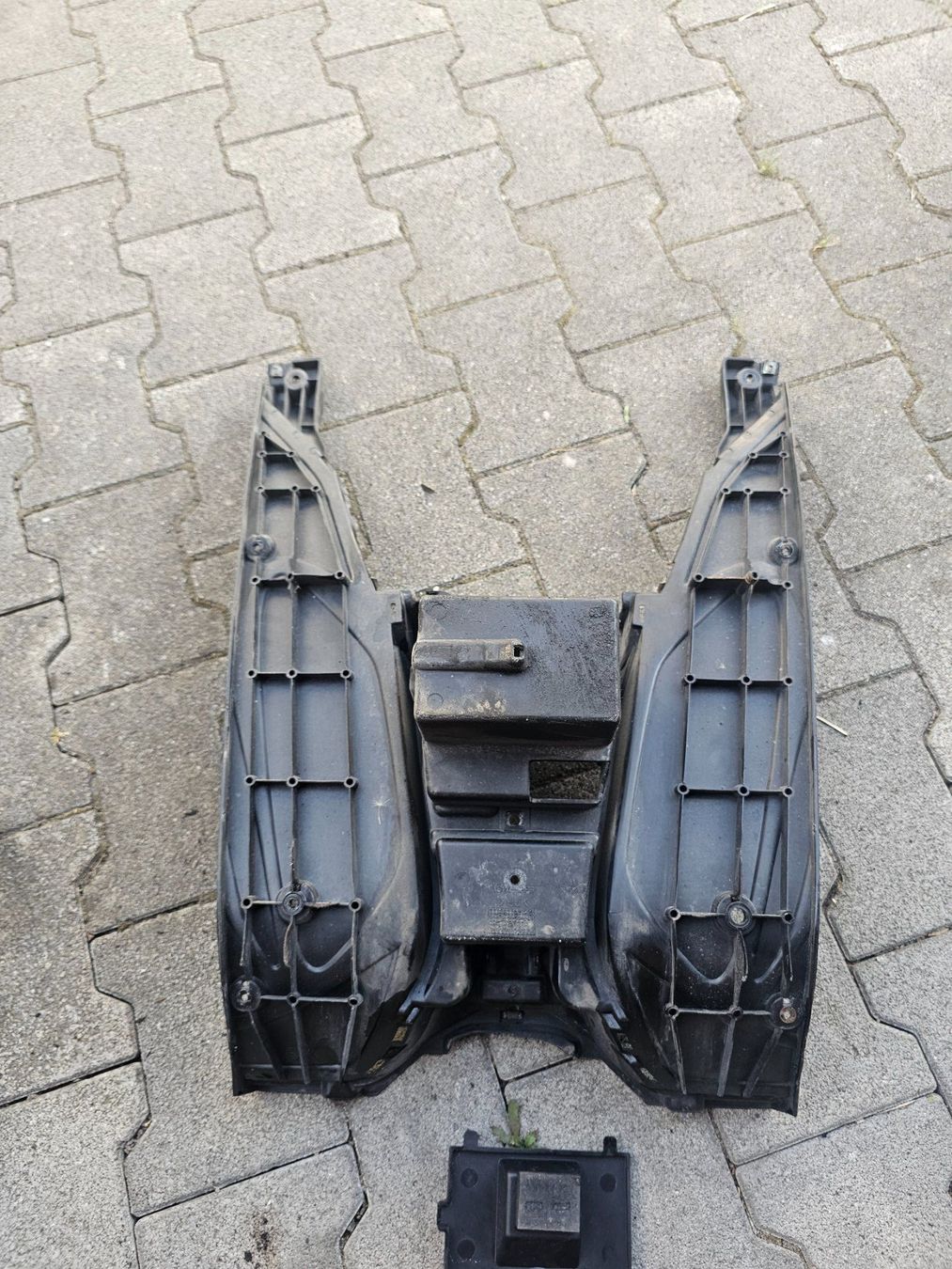 Yamaha Alle Rollerersatzteile: Trittbret Yamaha Aerox – Gebraucht aus Niederbüren von RafaelKa 2