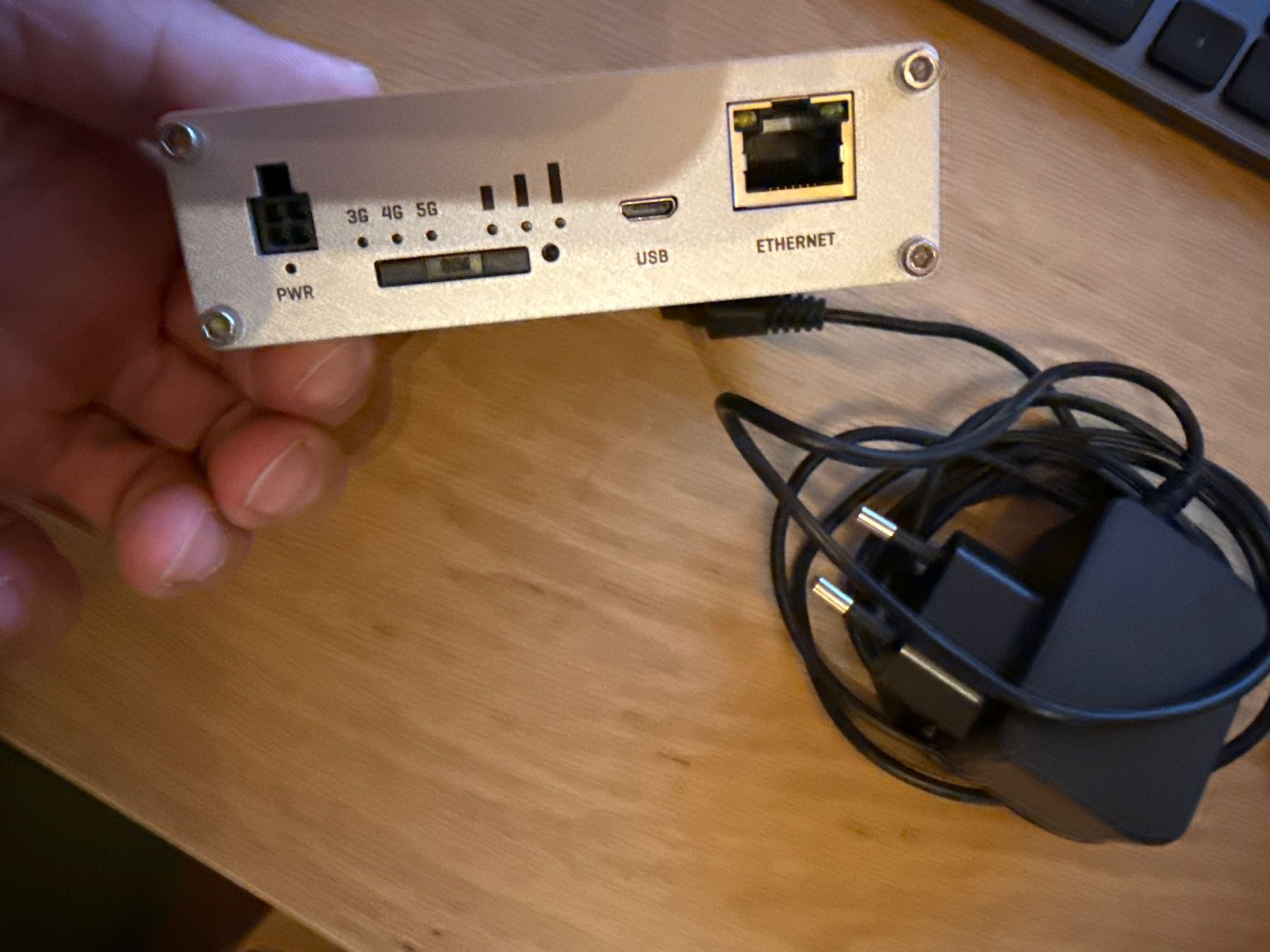 Teltonika Modems & Routeurs: Teltonika TRB500 – D'occasion à Thierachern par Silvan_J 1