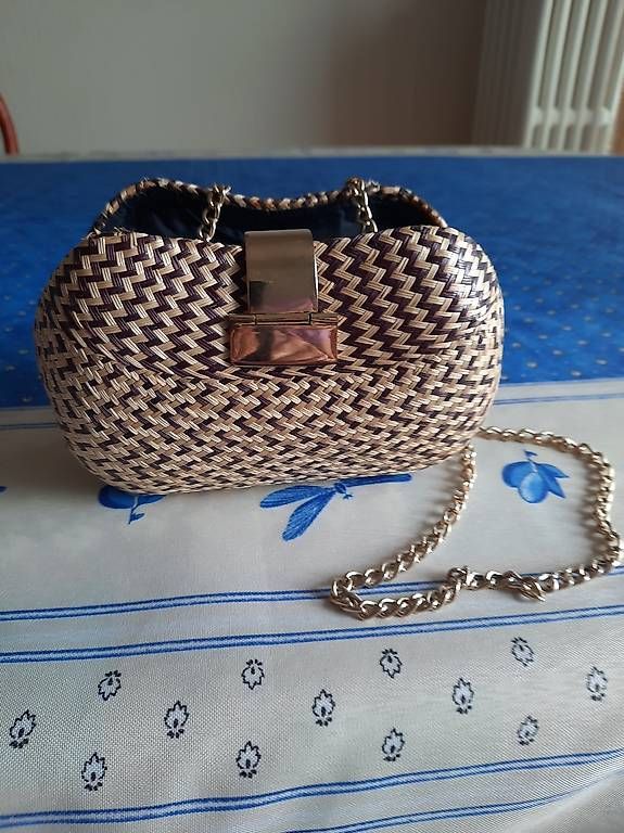 Sacs femmes: Sac à main/pochette – Neuf avec emballage d'origine à Martigny par ivi_cbf9 4