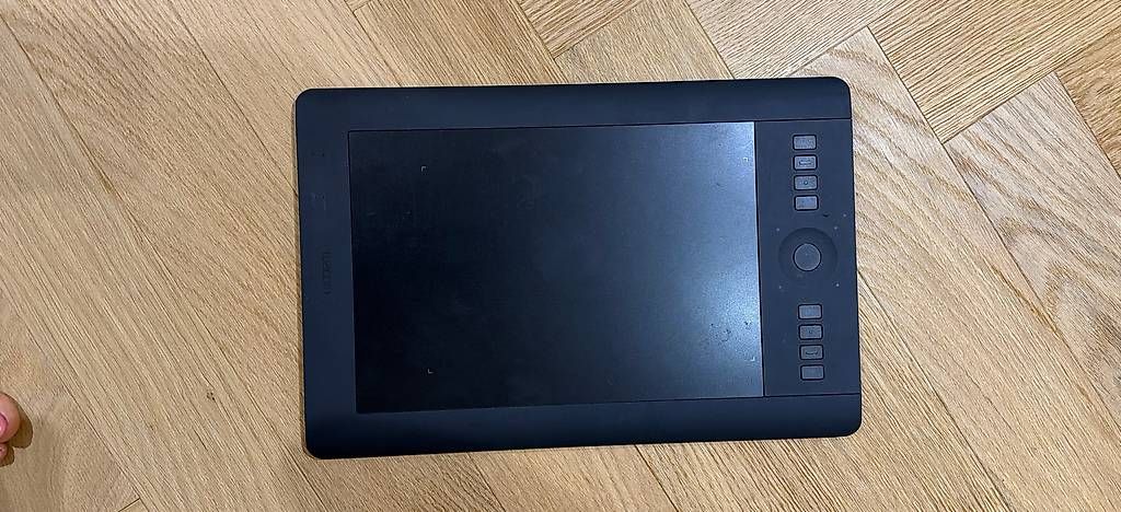 Tablet PC: wacom intuos medium zeichentablett – Usato da Roggwil venduto da est_r5x7