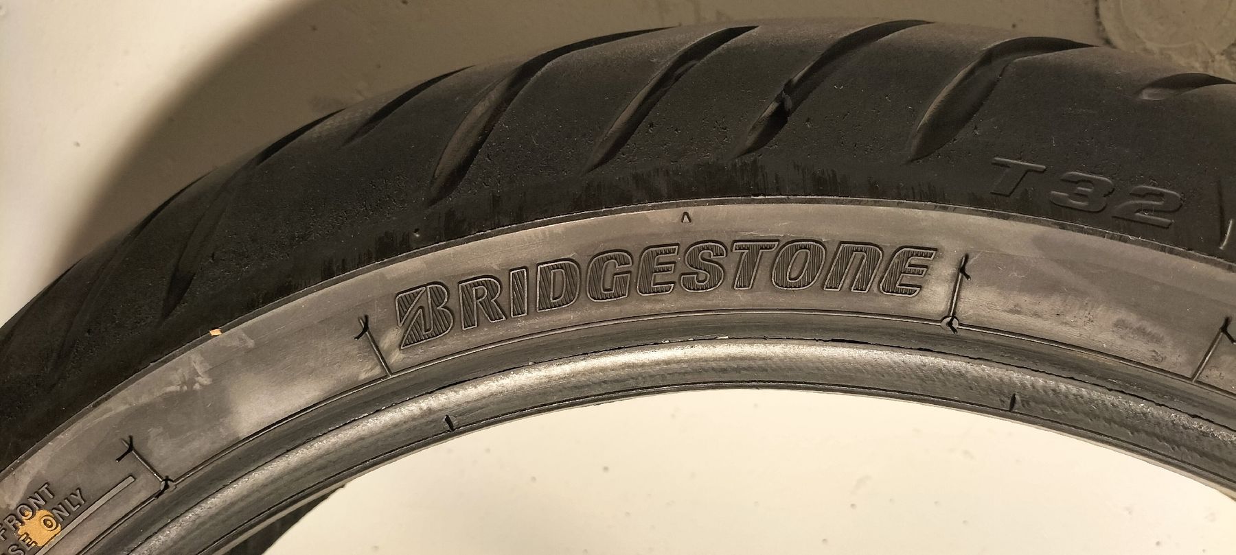 Bridgestone Tutti i ricambio per moto: Vorderreifen Motorrad – Usato da Kreuzlingen venduto da Bmw06 2
