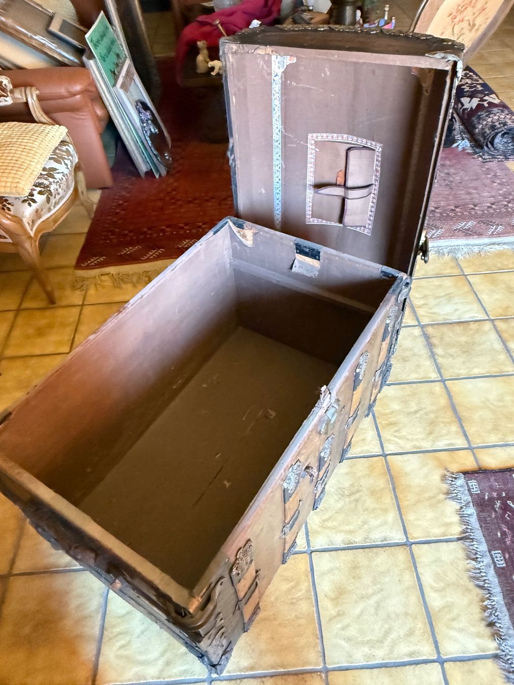 Truhen: Alter Reisekoffer Truhe – Gebraucht aus Glattbrugg von Xena14 4