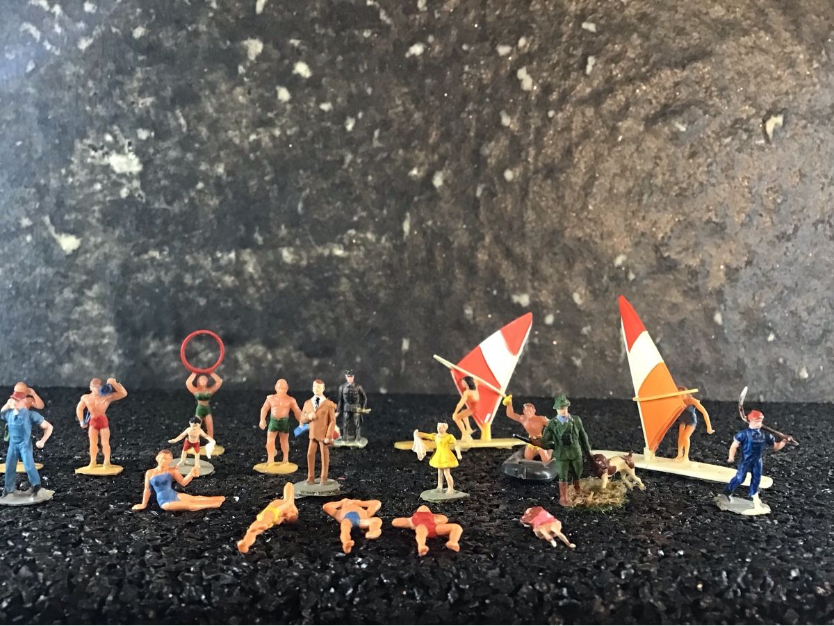 Statuette: MODELL FIGUREN 22 STÜCK  – Usato da Männedorf venduto da Spezial-Modelle 1