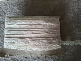 Schönes,zartes,Vintage Spitzenband creme,neu 18,9 Meter,(23)