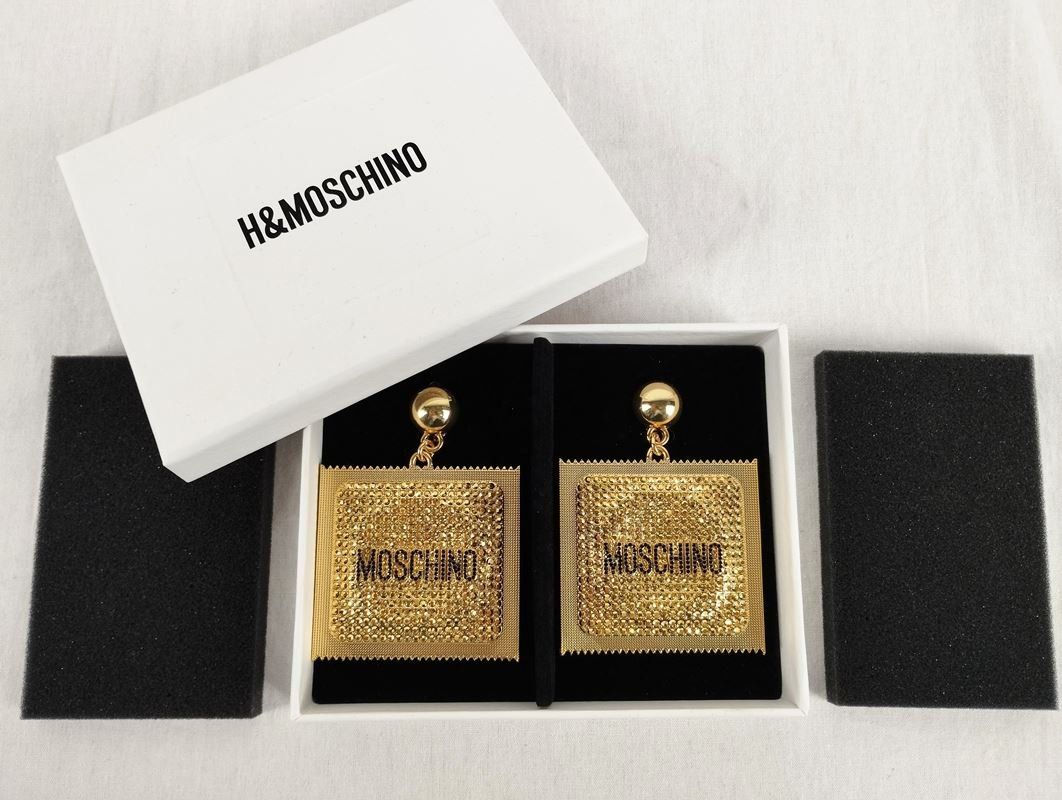 Moschino Ohrringe & -stecker: H&MOSCHINO Ohrclips – Gebraucht aus Schübelbach von Restwert_Schubelbach