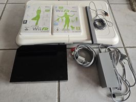 Nintendo Wii Konsole schwarz mit Wii Fit Board Set