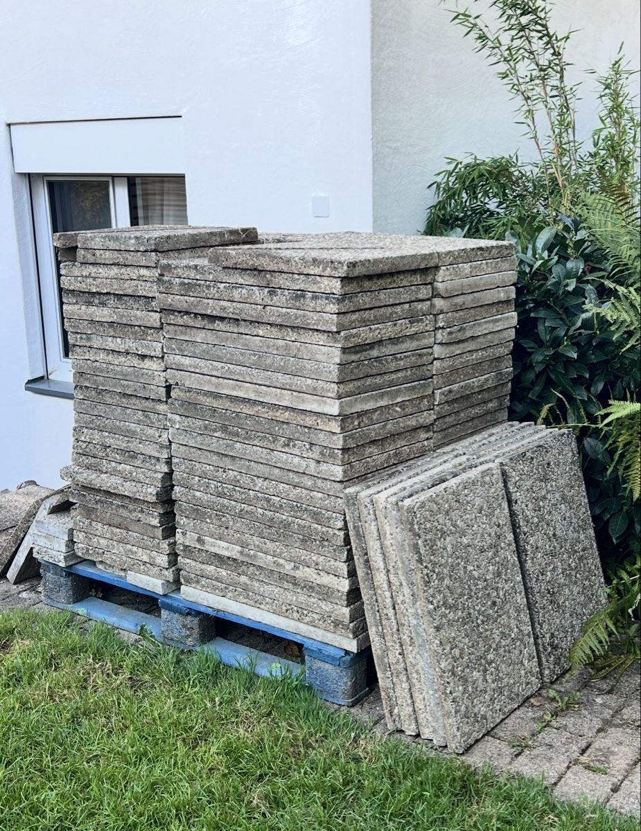 Bodenbeläge: Waschbeton-Gartenbodenplatten – Gebraucht aus Hombrechtikon von Trupp