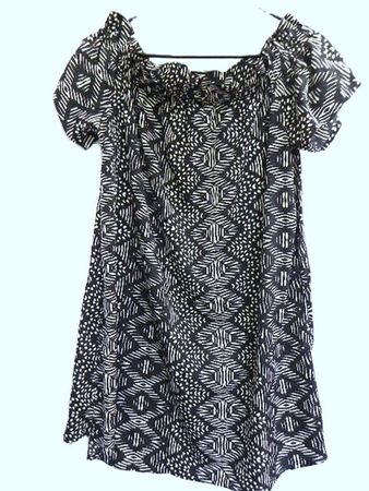 ca. Gr. 42 s.Masse sehr leichtes Kleid od. Tunika Kofferware