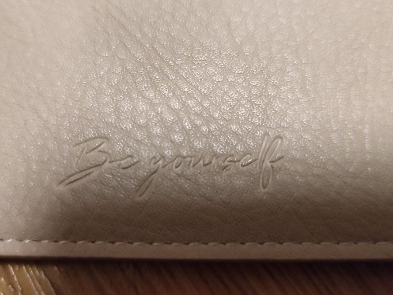 Sonstige Kleidung & Accessoires: Kartenetui / Kartenportemonnaie "Be yourself" – Gebraucht aus Silvaplana von Suomi3101 1