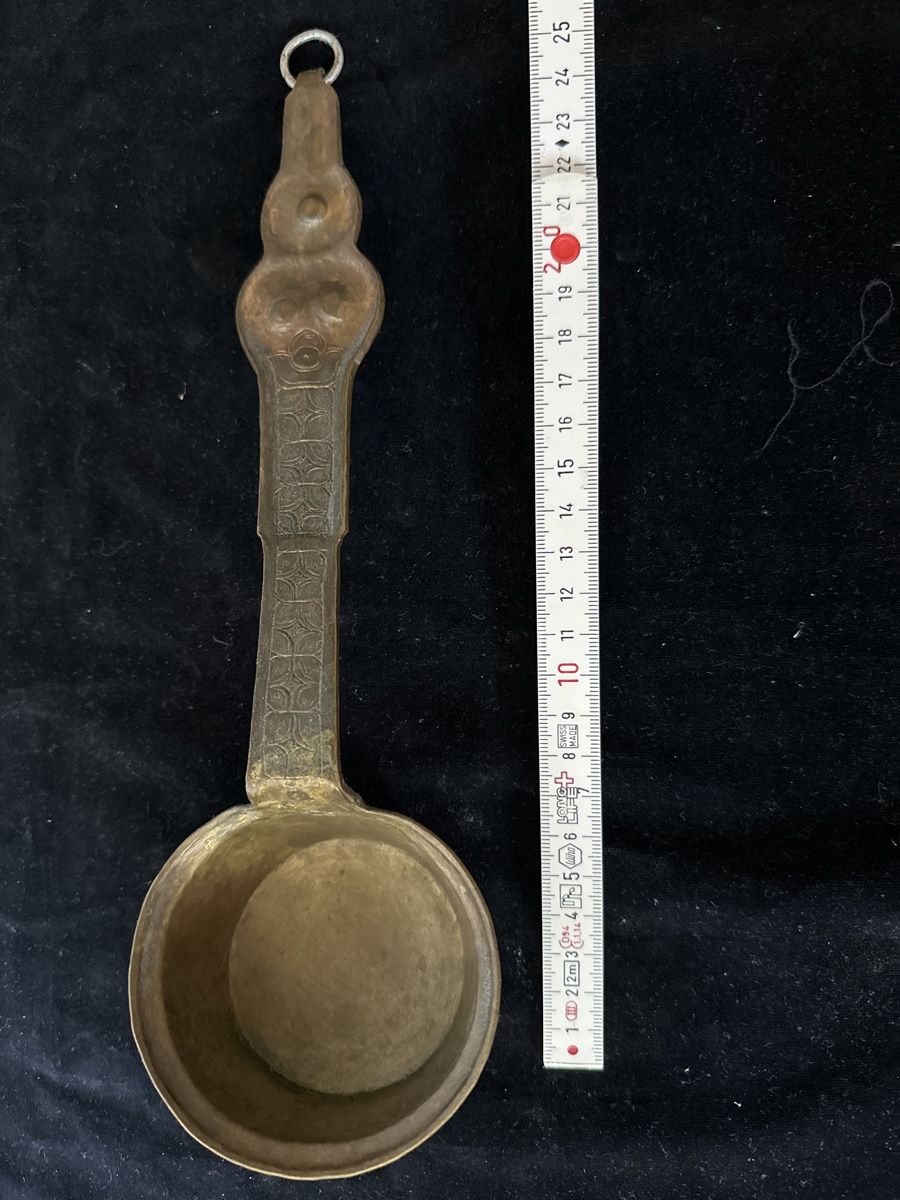 Elettrodomestici da cucina: Antike Schöpfkelle, Messing, graviert, ca. 26cm – Usato da Zürich venduto da Chaeffeler 2