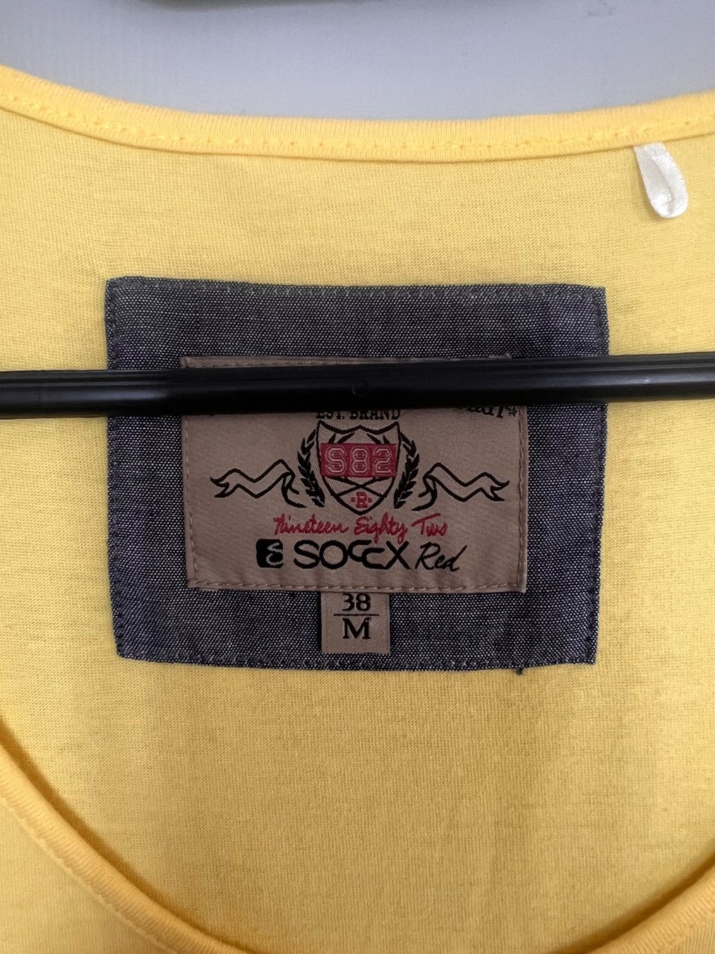 Kleider: SOCCS Red Kleid Gelb Grösse M – Gebraucht aus Hettlingen von mma_f6fc 1