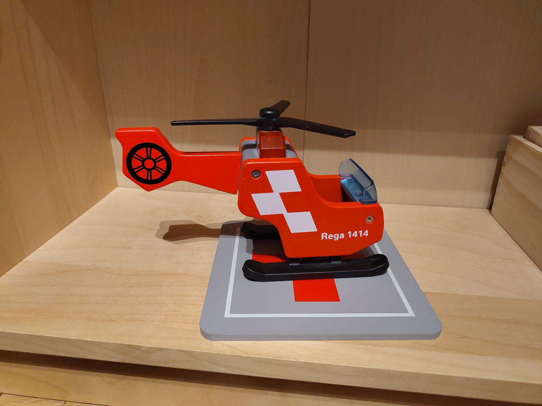 Hape Spielzeuge: Hélicoptère Rega de Hape – Gebraucht aus Urdorf von nic_sh2n