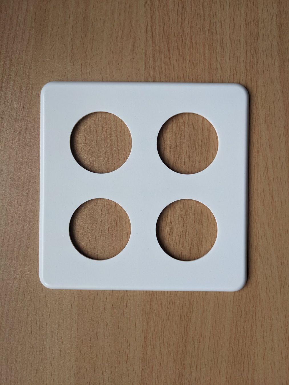 Interrupteurs: Abdeckplatte Standard Gr.2x2 – D'occasion à Stetten AG par Trexx75