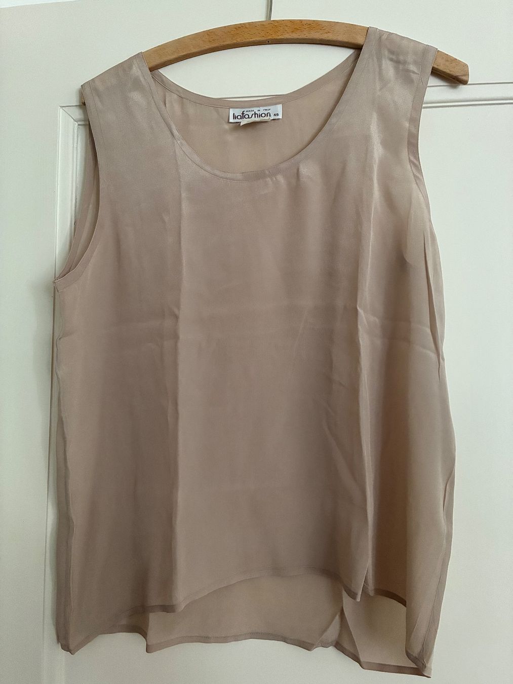 Top: Canotta misto seta beige taglia M donna – Usato da Zürich venduto da silviaanthoi