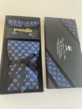 Krawatten Set mit Manschettenknöpfen und Einstecktuch blau