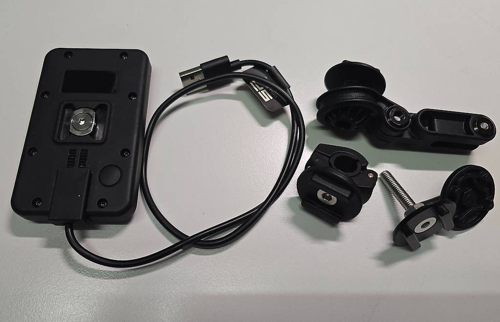Fixations: SP-Connect Charging Module und Halterungen – D'occasion à Steinerberg par Bcsbcs 1