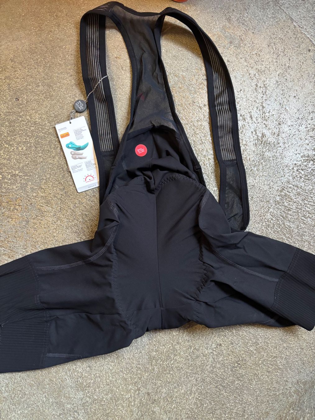 Pantaloni: Short Vélo Dotout Homme Taille XL – Nuovo e nell'imballaggio originale da Orbe venduto da D-stockFactory-Orbe 1