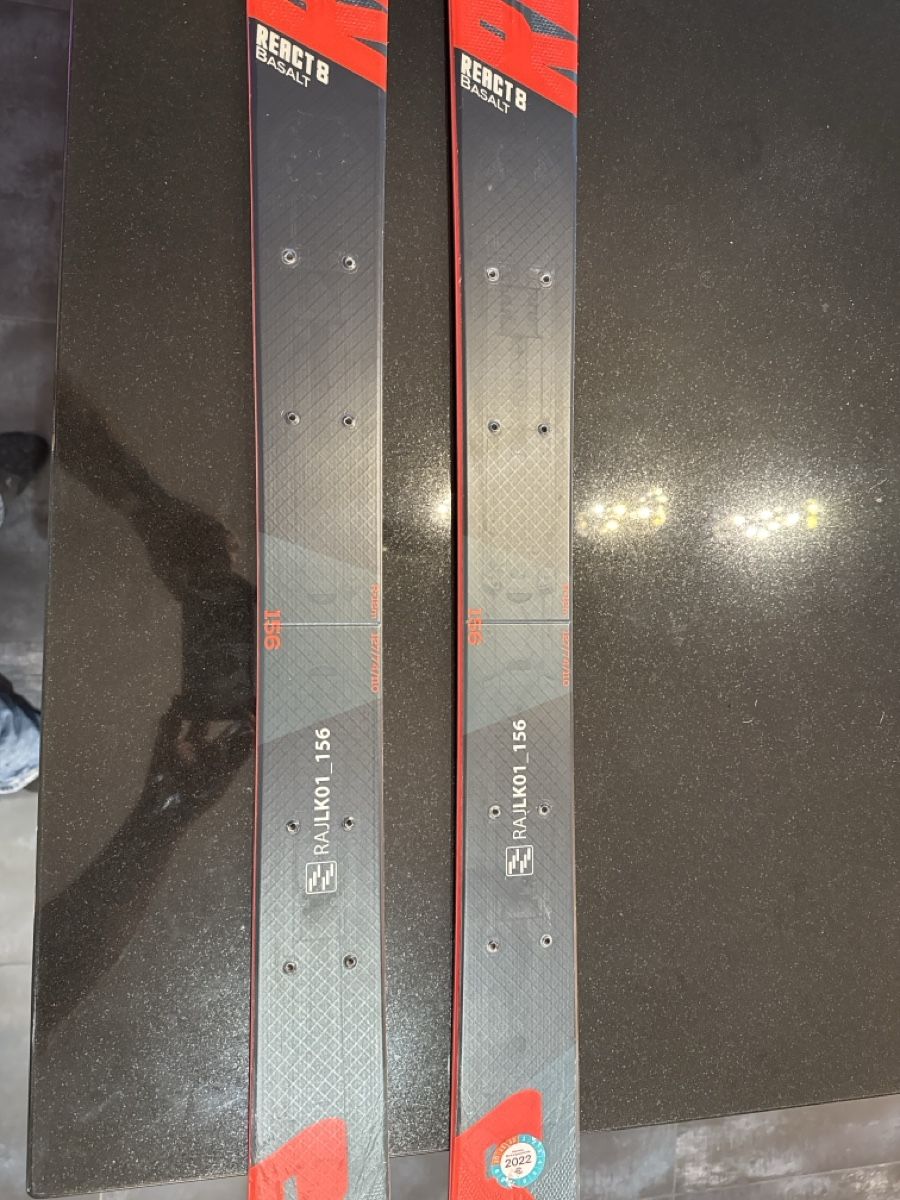 Rossignol Sci: Rossignol React R8 Basalt Skis - Carving Performance – Usato da Oftringen venduto da kar_y2tf 3