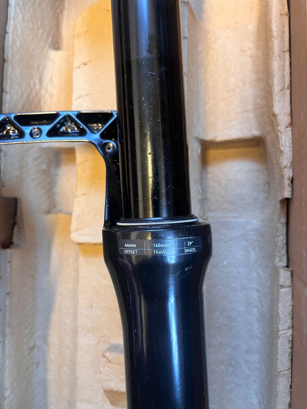 Rockshox Pezzi di ricambio: ROCKSHOX Domain RC 29 Boost 160mm 44offset – Nuovo e nell'imballaggio originale da Lauterbrunnen venduto da Imboden-Bike 1