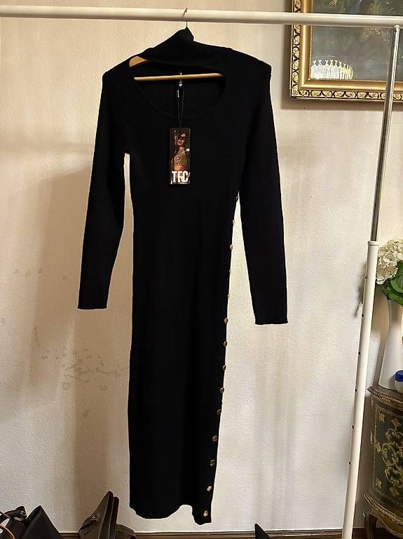 Kleider: TEC black maxi dress with gold buttons  – Gebraucht aus Birsfelden von Vic_toria