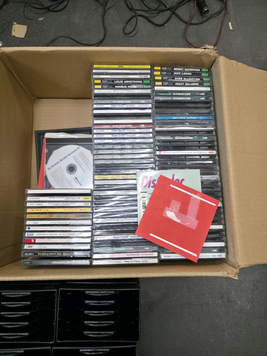 CD: Sammlung CD's / PC-Programme / Leere CD-Hüllen / CD-Fächer – Difettoso da Dietlikon venduto da litisop 3