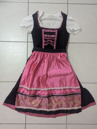 Rose Dirndl (Schwarz/Rosa) inkl. Bluse aus Bayern Gr. 38