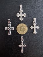 4 croix argentées, + trèfle à 4 feuilles
