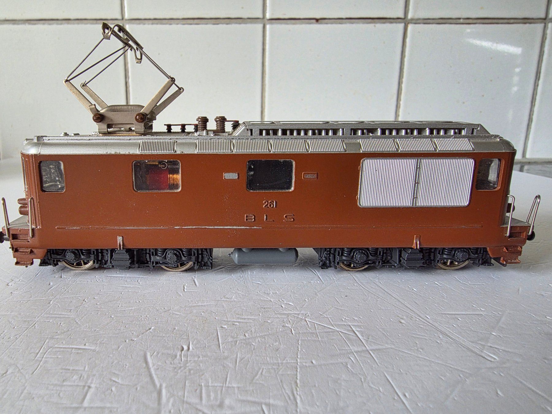 Hag Modellini di ferrovie: E-Lok BLS Re 4/4, Lok-Nr. 261 – Usato da Seuzach venduto da Loeckeli01 1