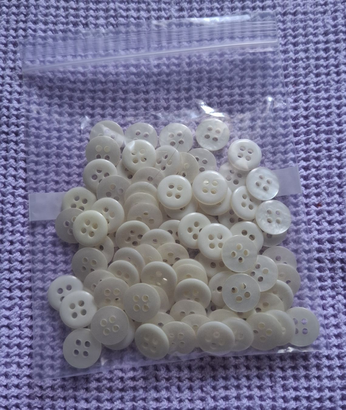 Knöpfe: 1 Lot Knöpfe 13 mm. elfenbeinfarben – Neu (gemäss Beschreibung) aus Dietikon von Hirschkopf 4