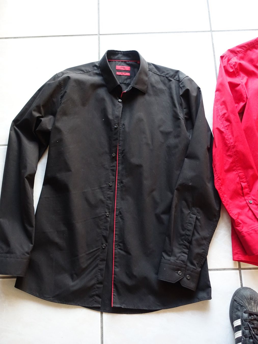 Hugo Boss Camicie: Hugo Boss 2 Hemden - Grösse 41/16 – Nuovo (secondo la descrizione) da Glattfelden venduto da tdlubek 1