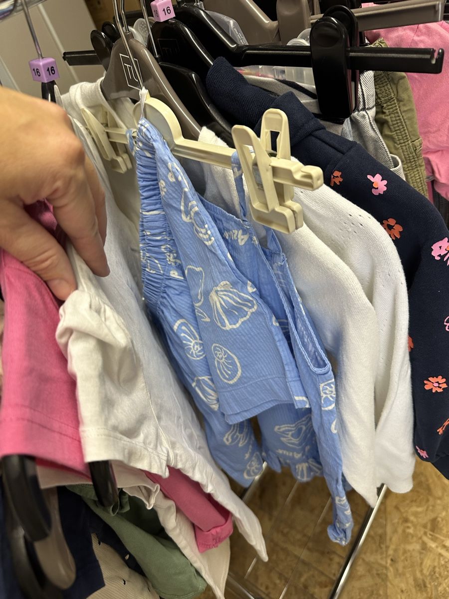 Lotti & Set di vestiti: Mädchen Kleider 35 stk – Usato da Sevelen venduto da Stopglobal. 9
