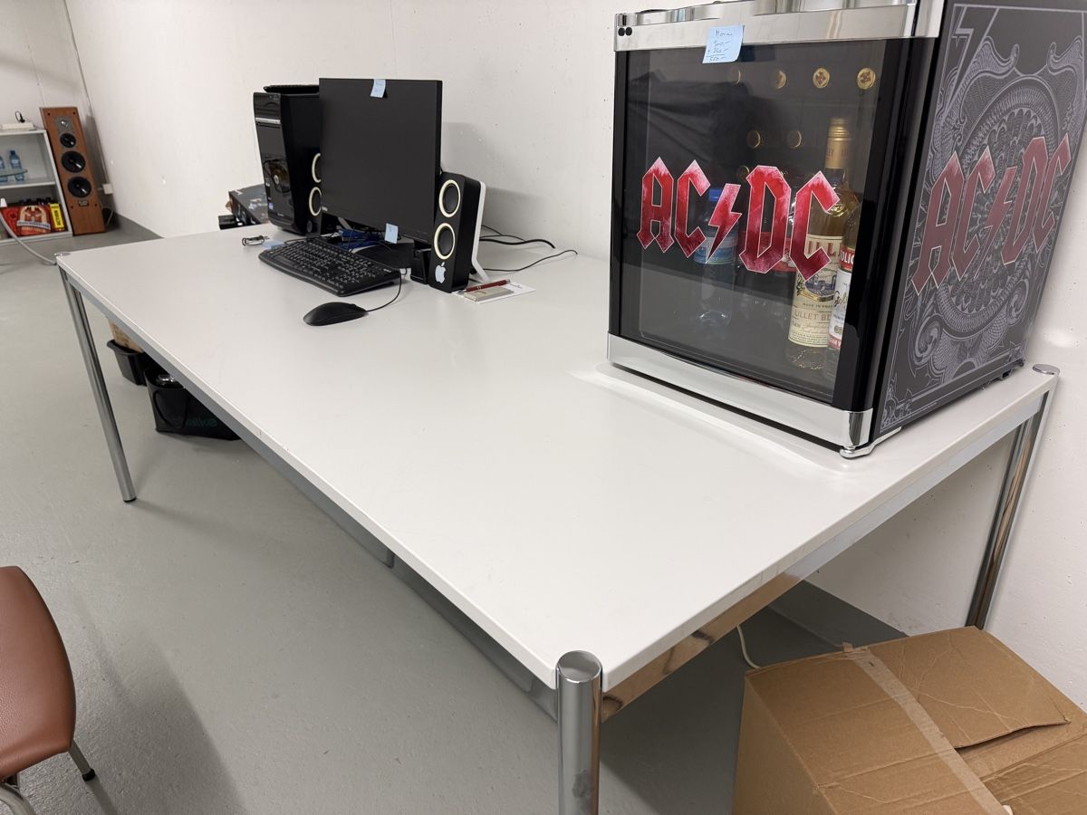 Bureaux: BÜROTISCH – D'occasion à Lohn - Ammannsegg par Tuefeli79 1